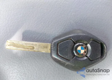 2002 BMW 325Xit z USA, uszkodzony, nr VIN WBAEP33442PF01145